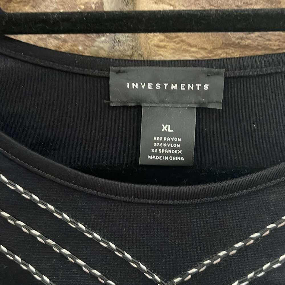 NWT Investments black and white top. Size 2X - Picture 3 of 8